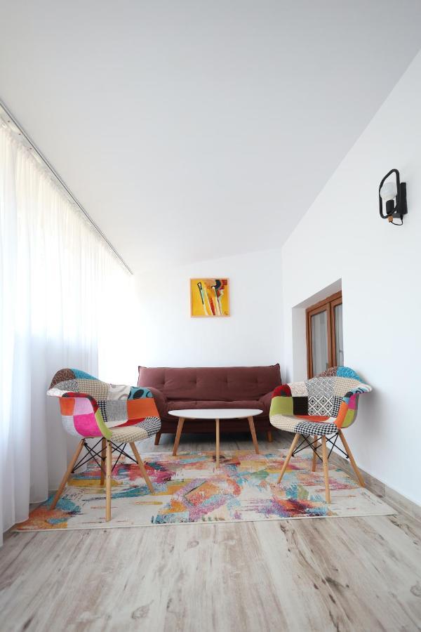 Apartament Patrick Gura Humorului Esterno foto