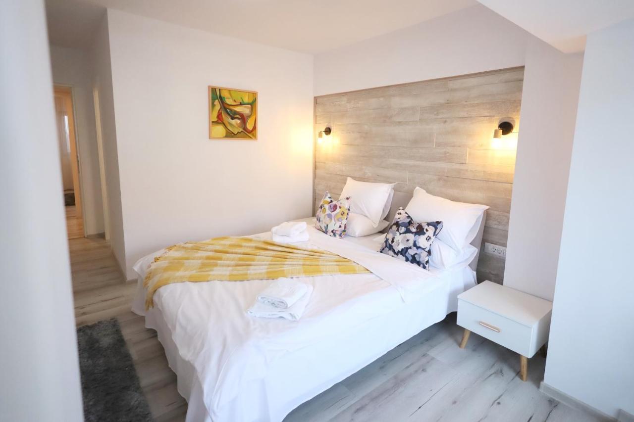 Apartament Patrick Gura Humorului Esterno foto