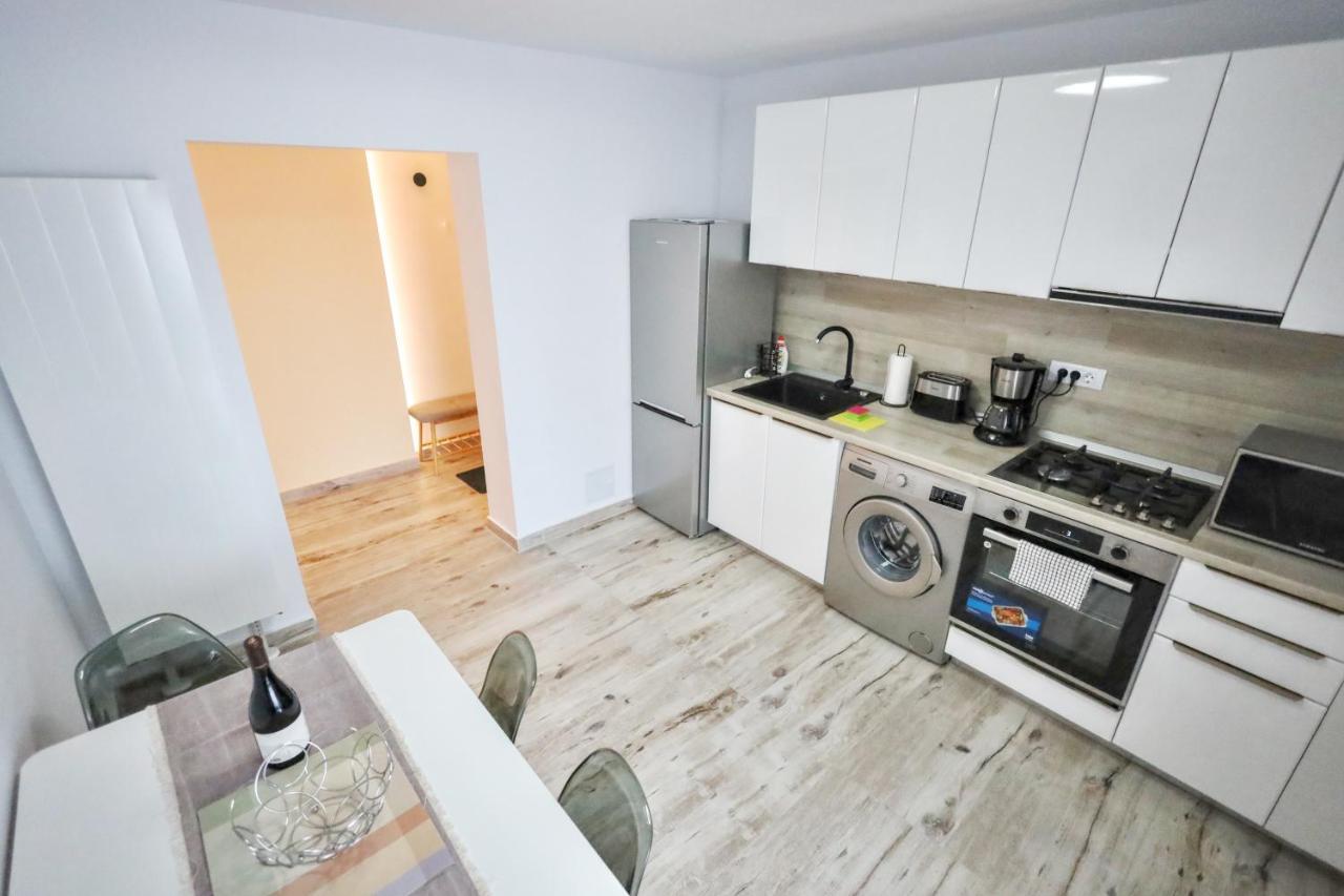 Apartament Patrick Gura Humorului Esterno foto