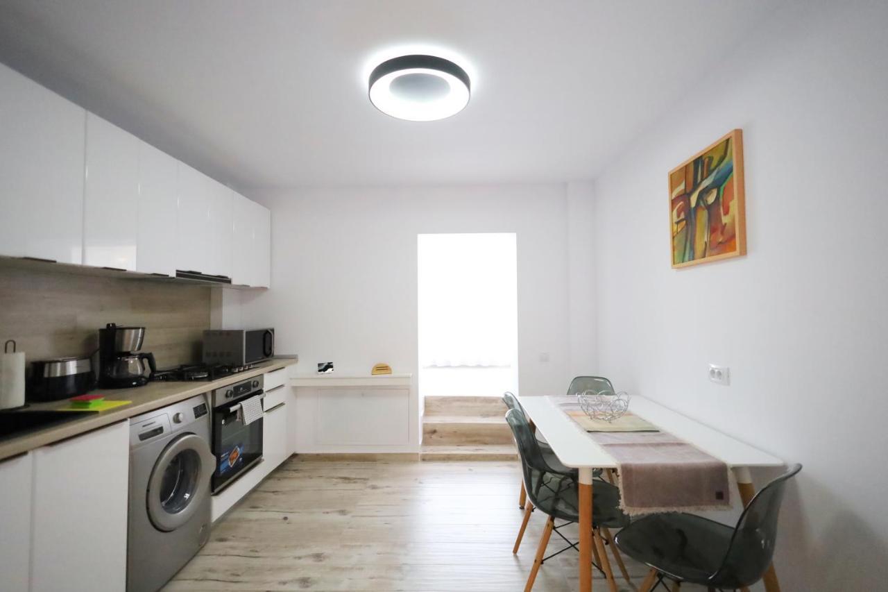 Apartament Patrick Gura Humorului Esterno foto