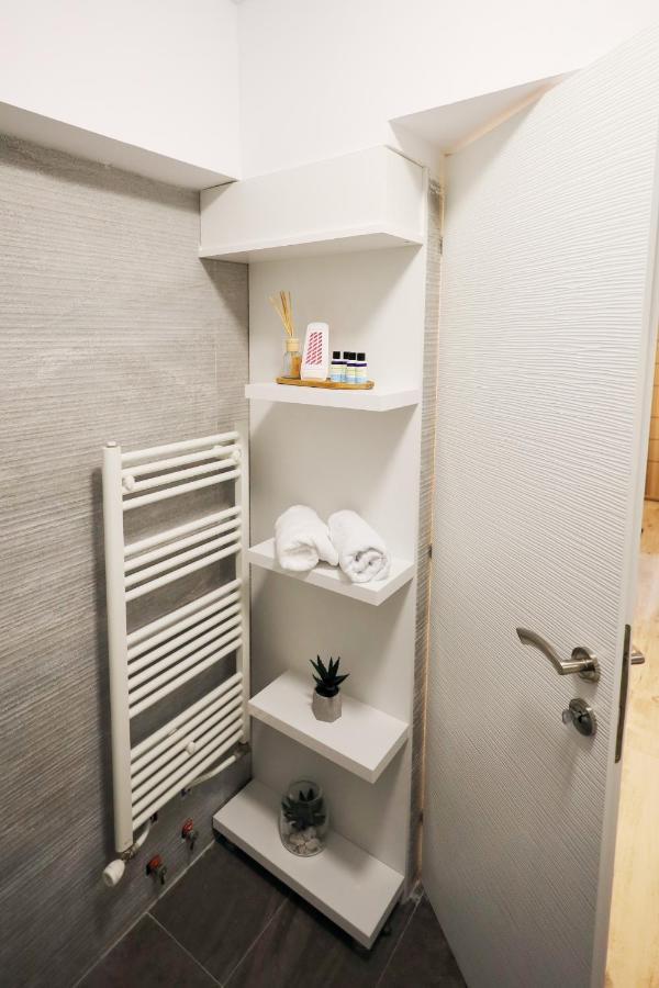 Apartament Patrick Gura Humorului Esterno foto
